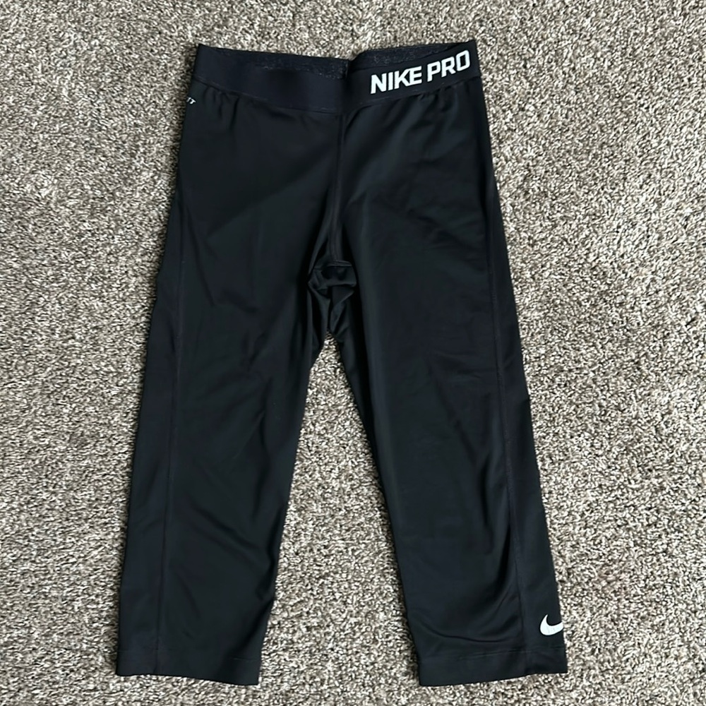 NIKE Pro Capri